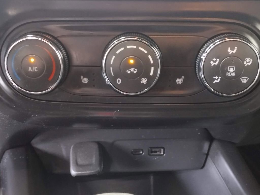 Used 2024 Chevrolet Trax RS FWD image 27