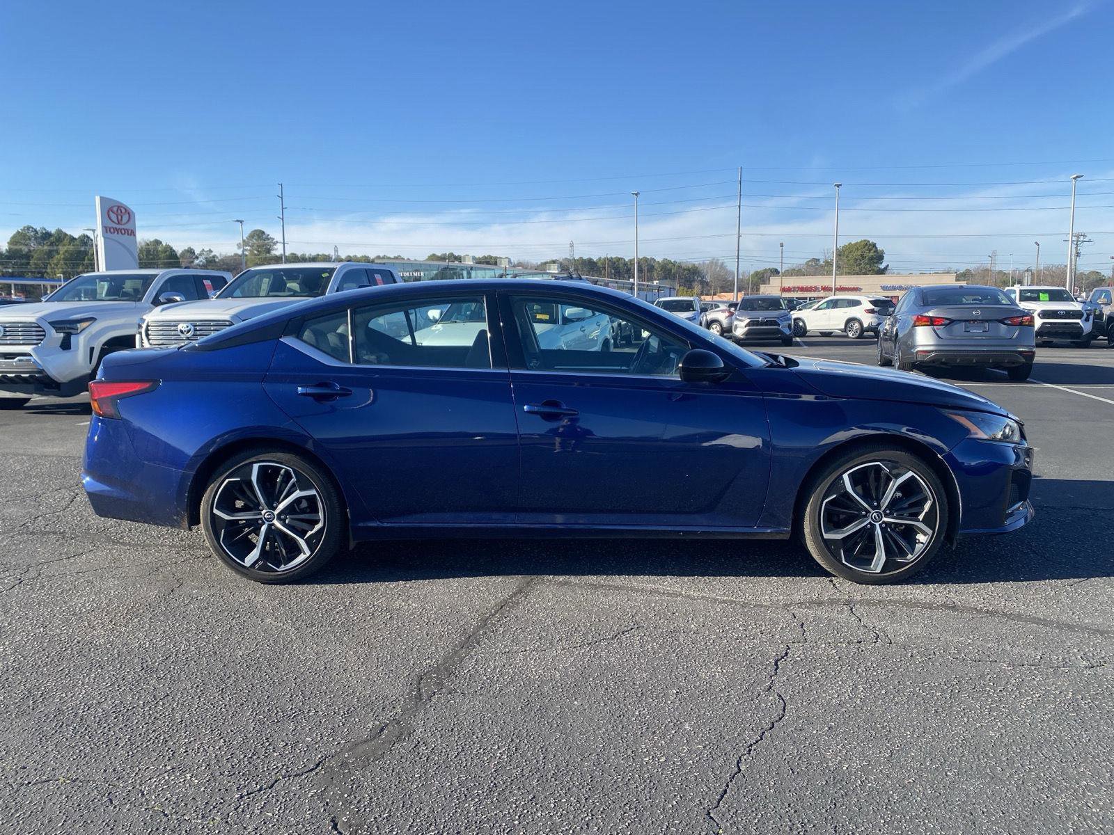 Used 2024 Nissan Altima 2.5 SR image 8