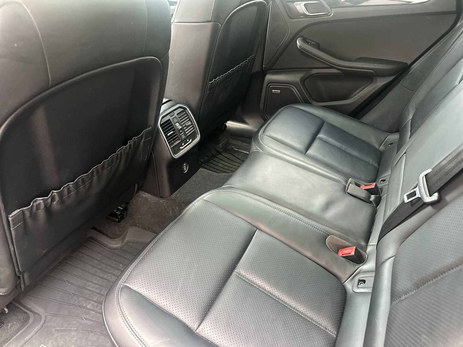 Used 2018 Porsche Macan S image 14