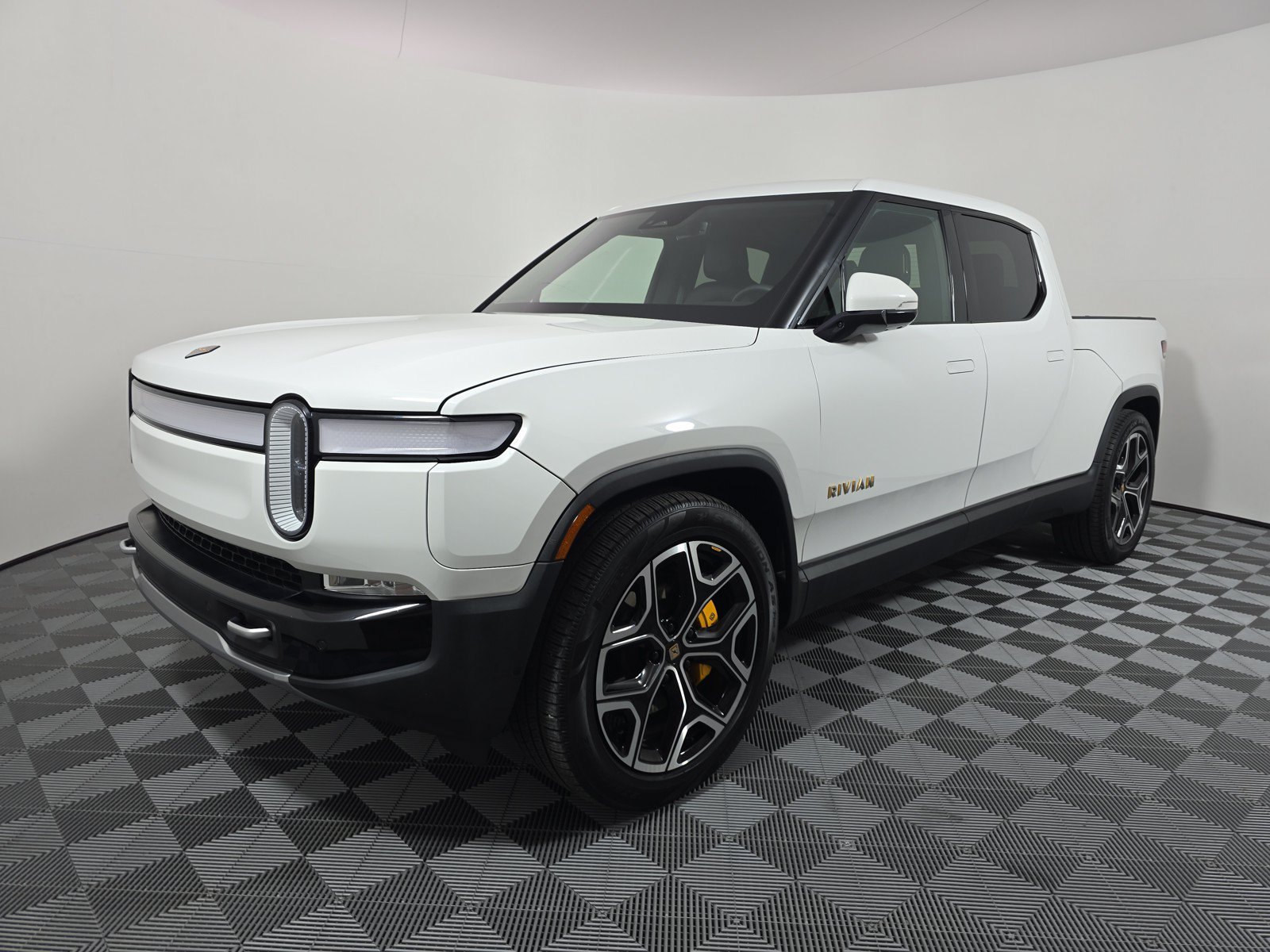 Used 2024 Rivian R1T Adventure AWD/4WD image 1