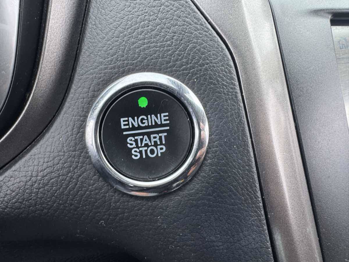 Used 2020 Ford Fusion SE FWD image 28