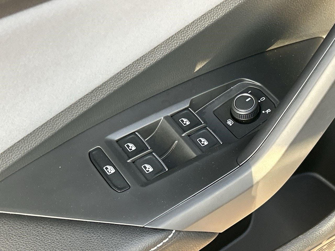 New 2027 Volkswagen Jetta SE FWD image 17