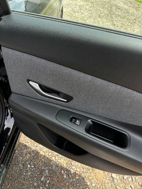 Certified 2025 Hyundai Elantra Limited FWD image 18