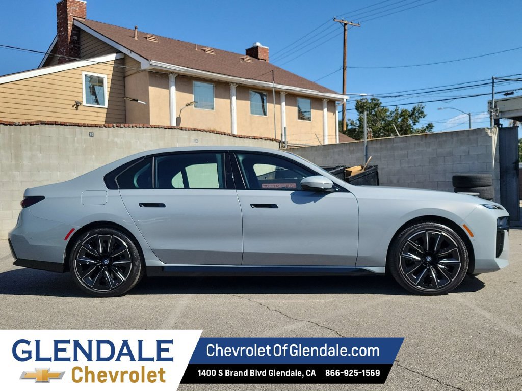 Used 2023 BMW 740i w/ Parking Assistance Package RWD image 2