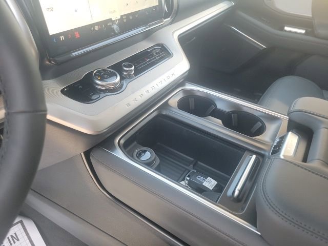 New 2026 Ford Expedition Active image 12