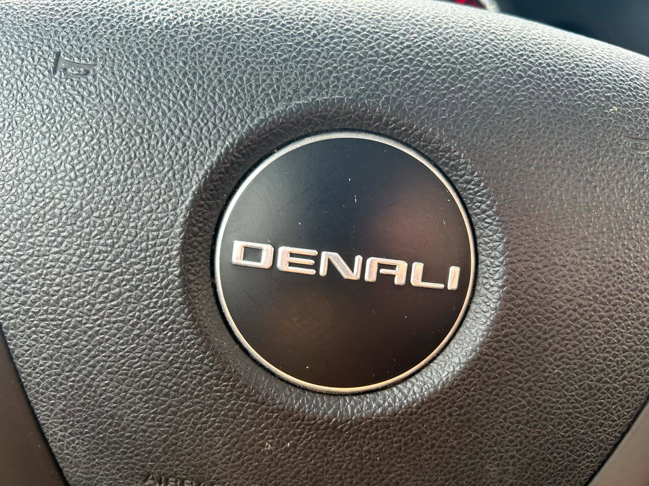 Used 2011 GMC Acadia Denali image 24