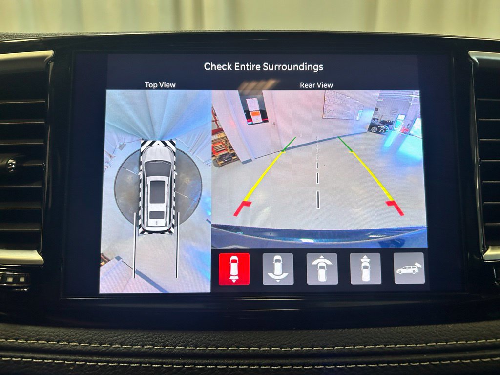 Used 2025 Chrysler Pacifica Premium FWD image 19