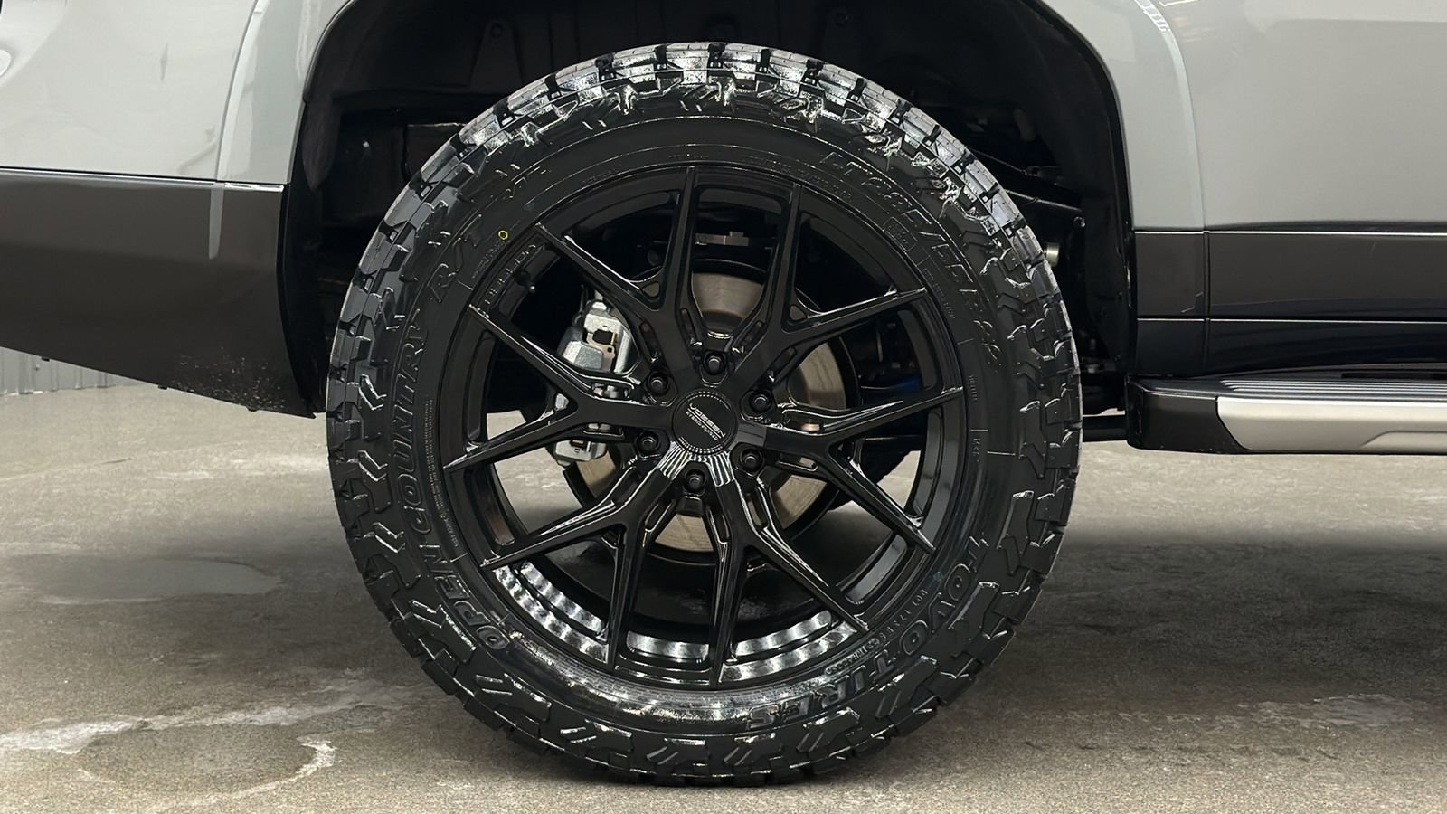 Used 2025 Lexus GX 550 w/ Accessory Package (2T) image 11