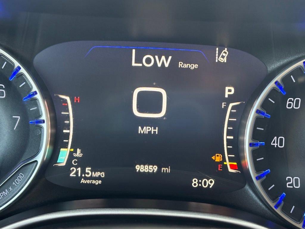 Used 2023 Chrysler Pacifica Touring-L image 28