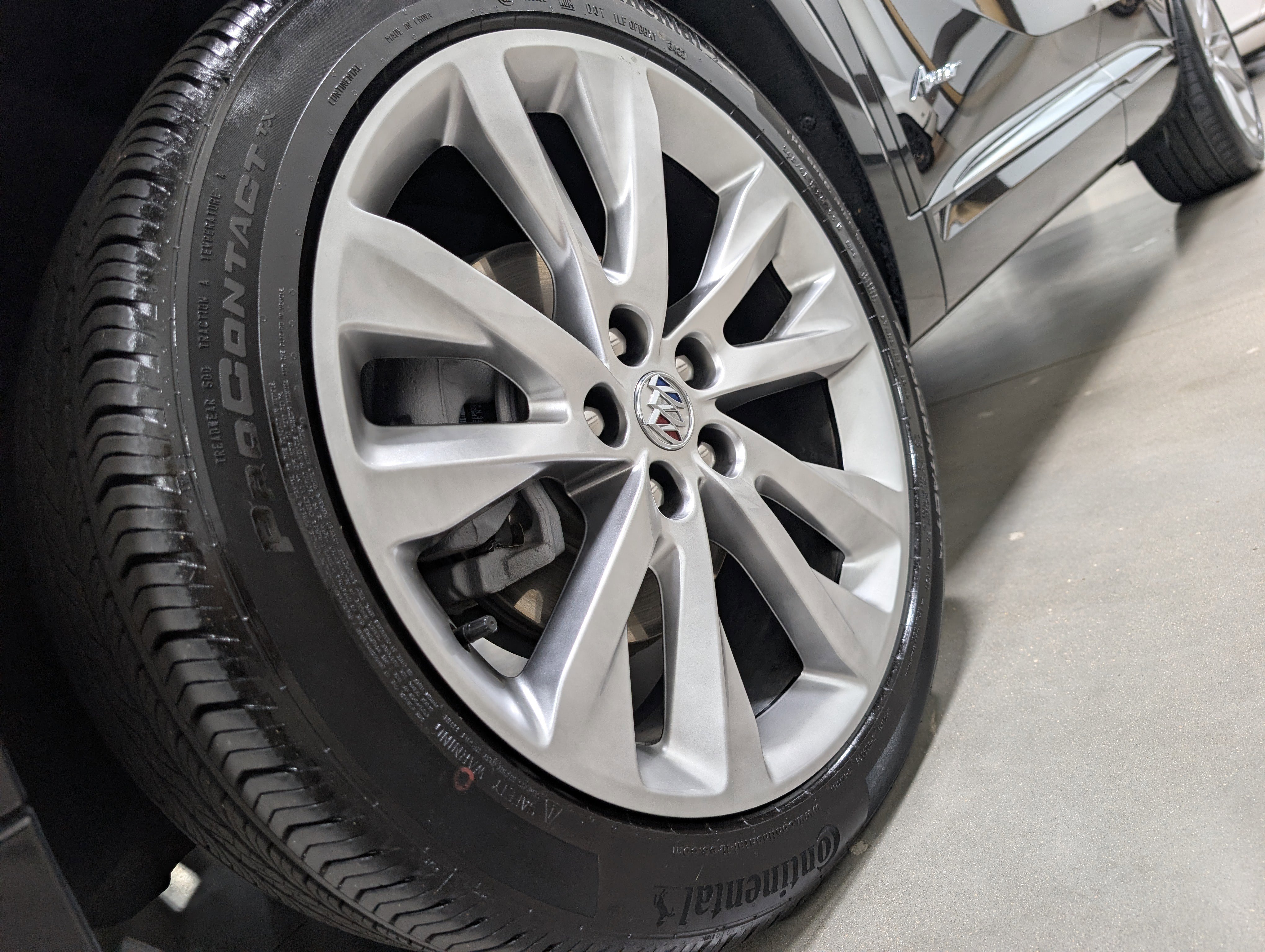 Used 2023 Buick Envision Avenir image 9