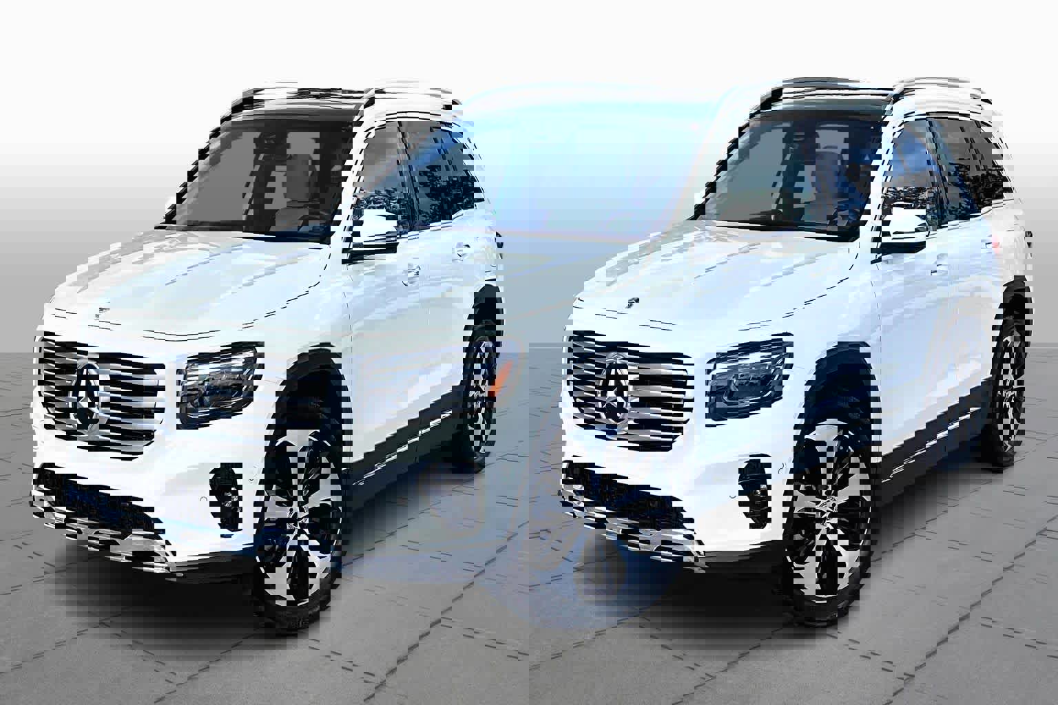 Used 2025 Mercedes-Benz GLB 250 image 1