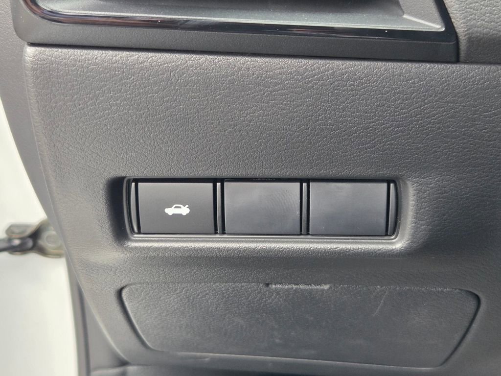 New 2026 Nissan Sentra SR w/ Floor Mat Package image 25