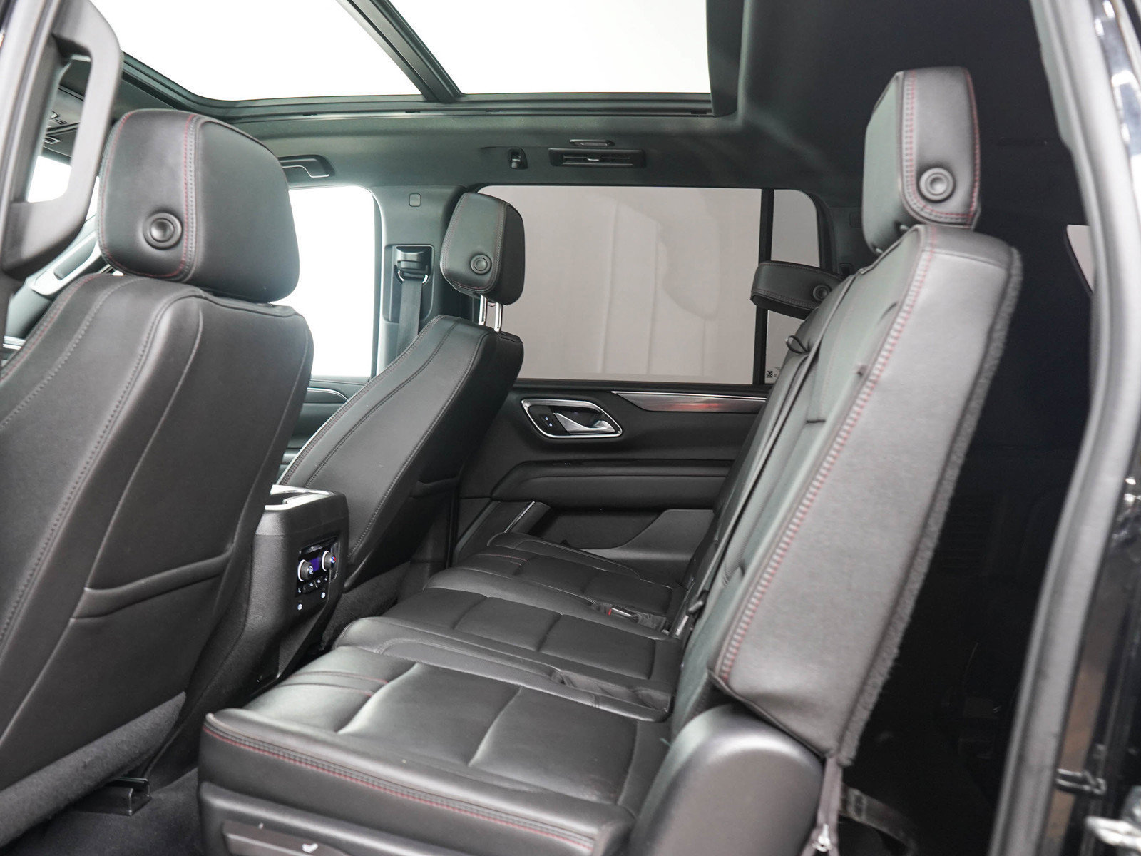 Used 2022 Chevrolet Suburban RST w/ Sport Performance Package AWD/4WD image 16