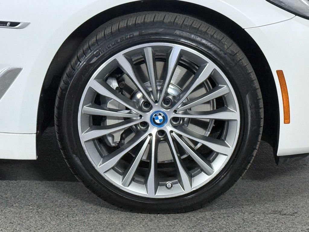 Used 2023 BMW 530e xDrive w/ Premium Package image 5