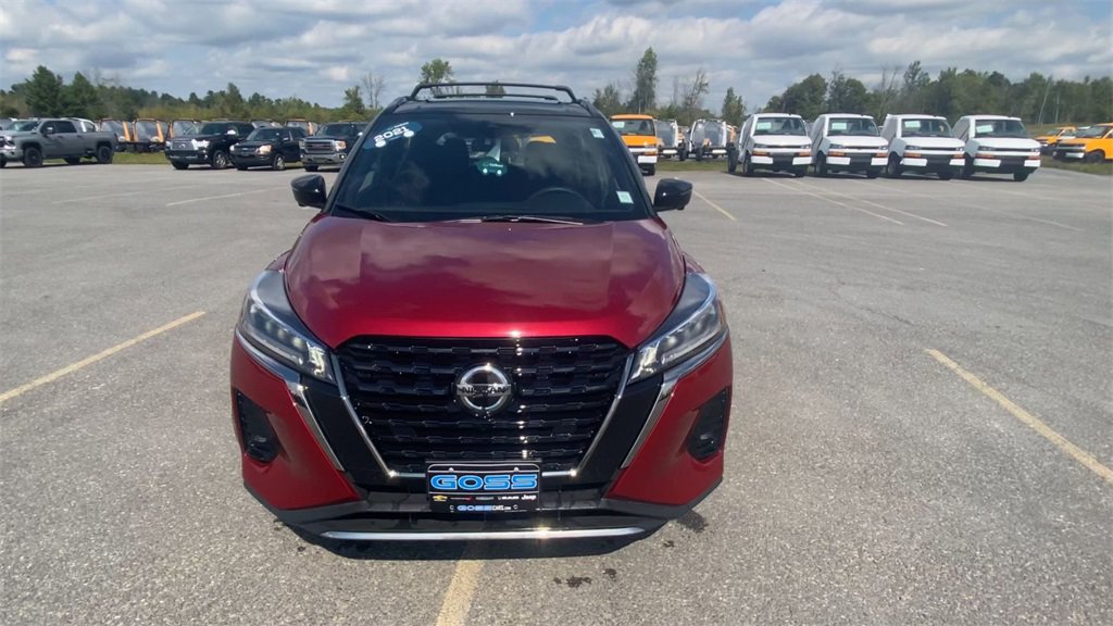 Used 2021 Nissan Kicks SR image 3