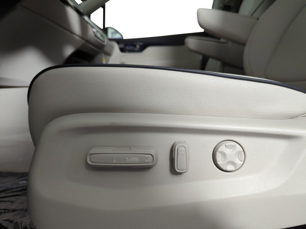 New 2026 Honda Odyssey Touring image 14