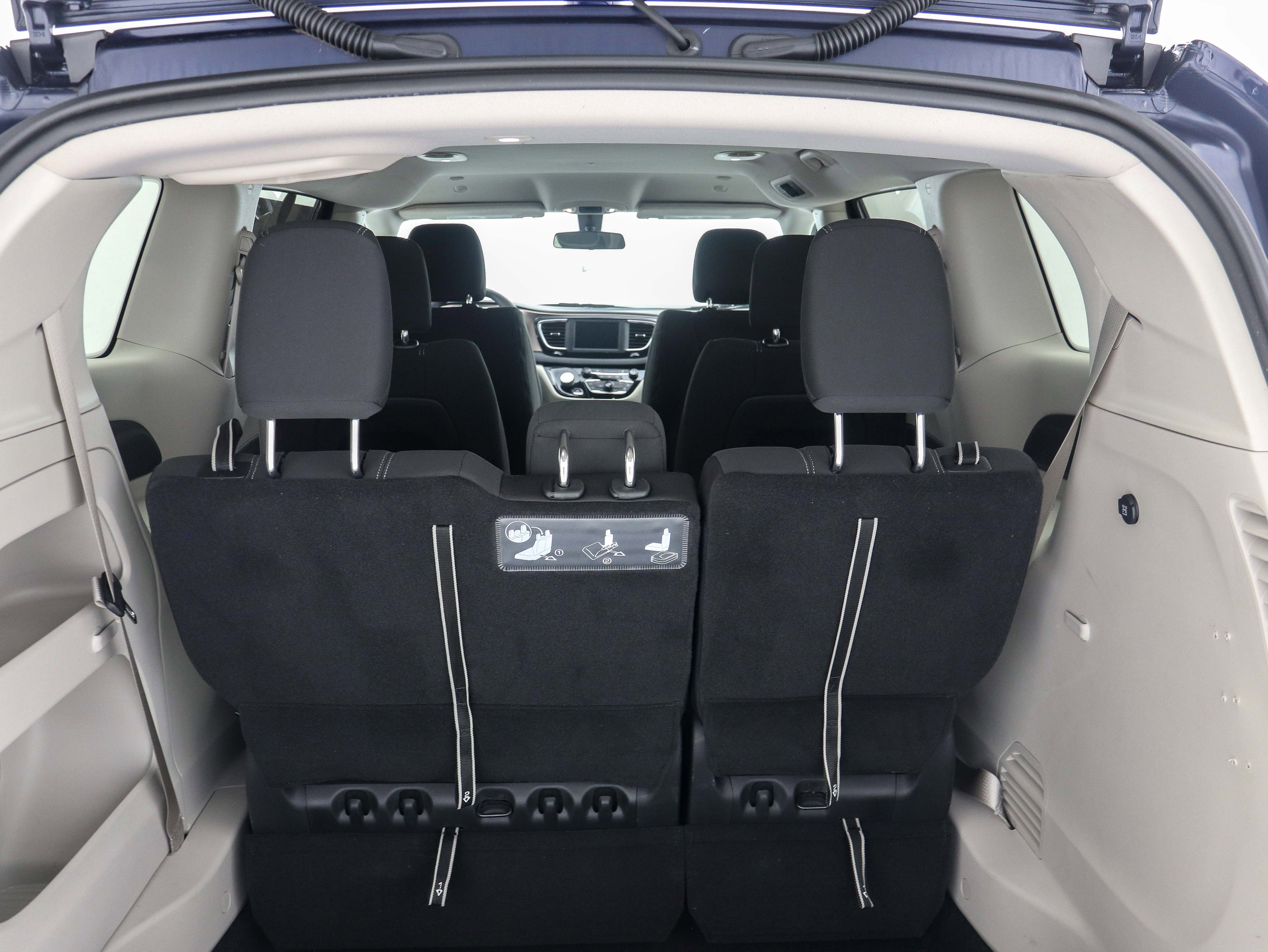 Used 2020 Chrysler Voyager LX image 12