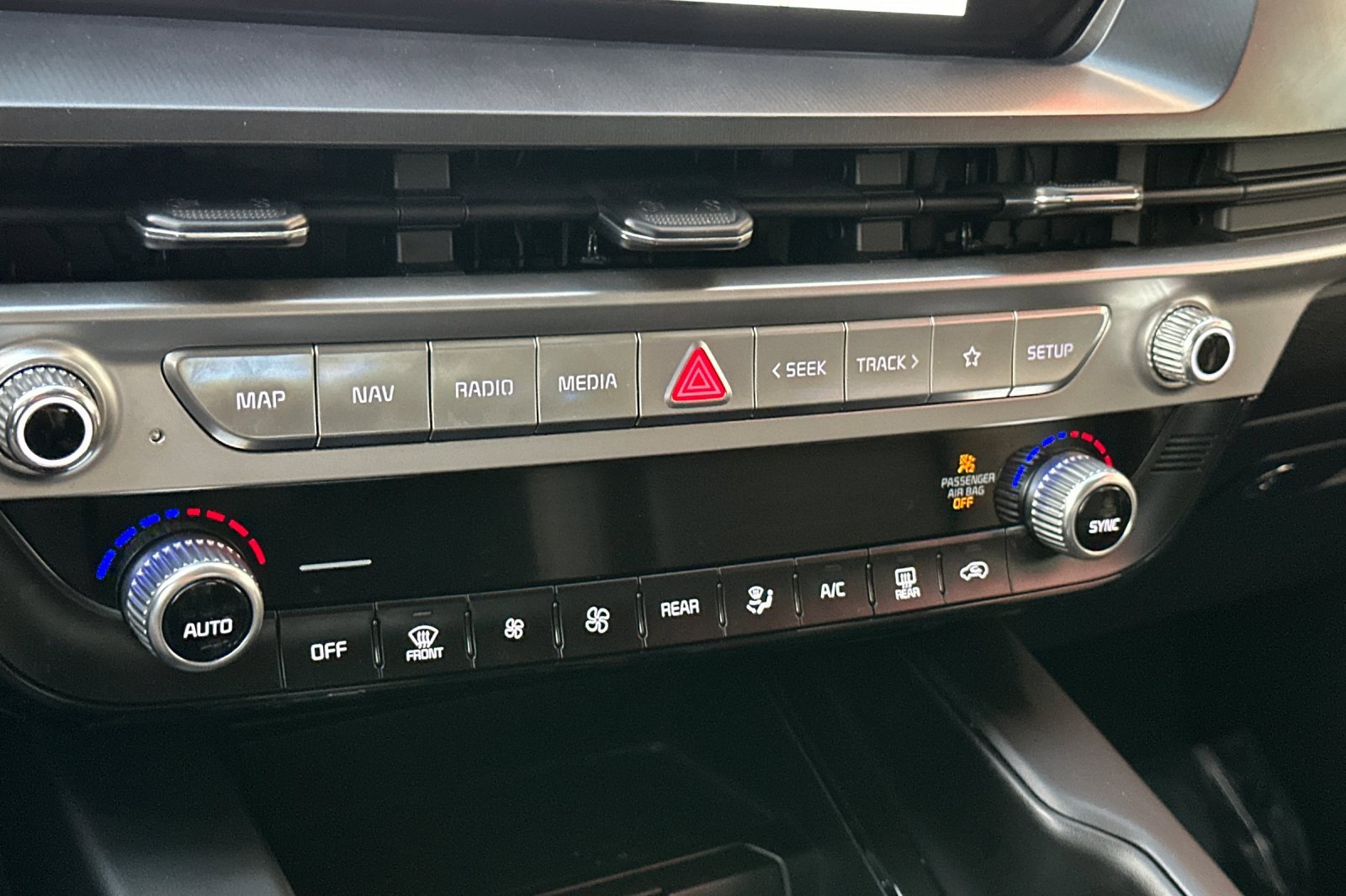 Used 2024 Kia Telluride LX image 28