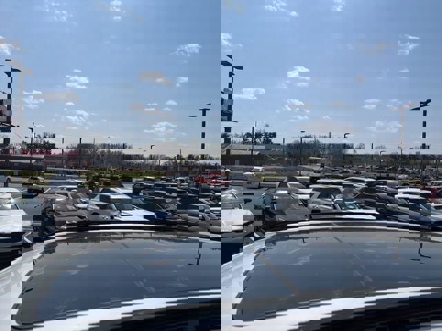 Used 2025 BMW X5 xDrive40i w/ Executive Package image 4