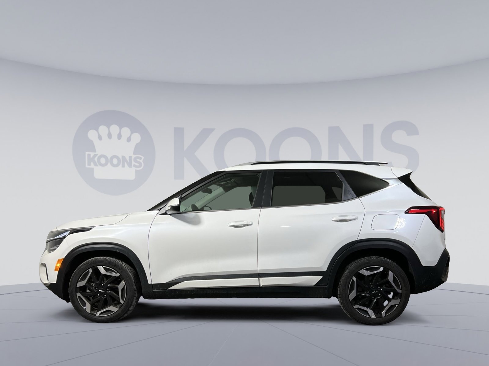 Used 2025 Kia Seltos SX w/ SX Sunroof Package image 2