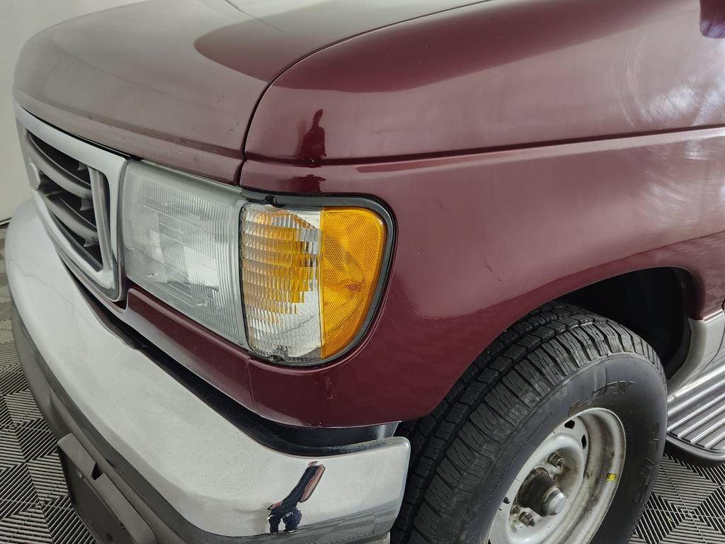 Used 2003 Ford E-150 and Econoline 150 Wagon RWD image 8