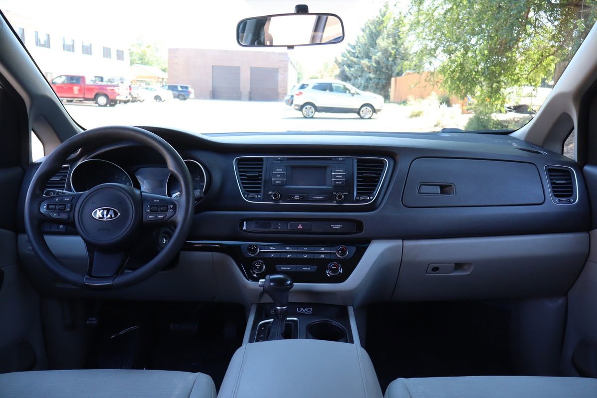 Used 2015 Kia Sedona LX w/ LX Convenience Package image 16