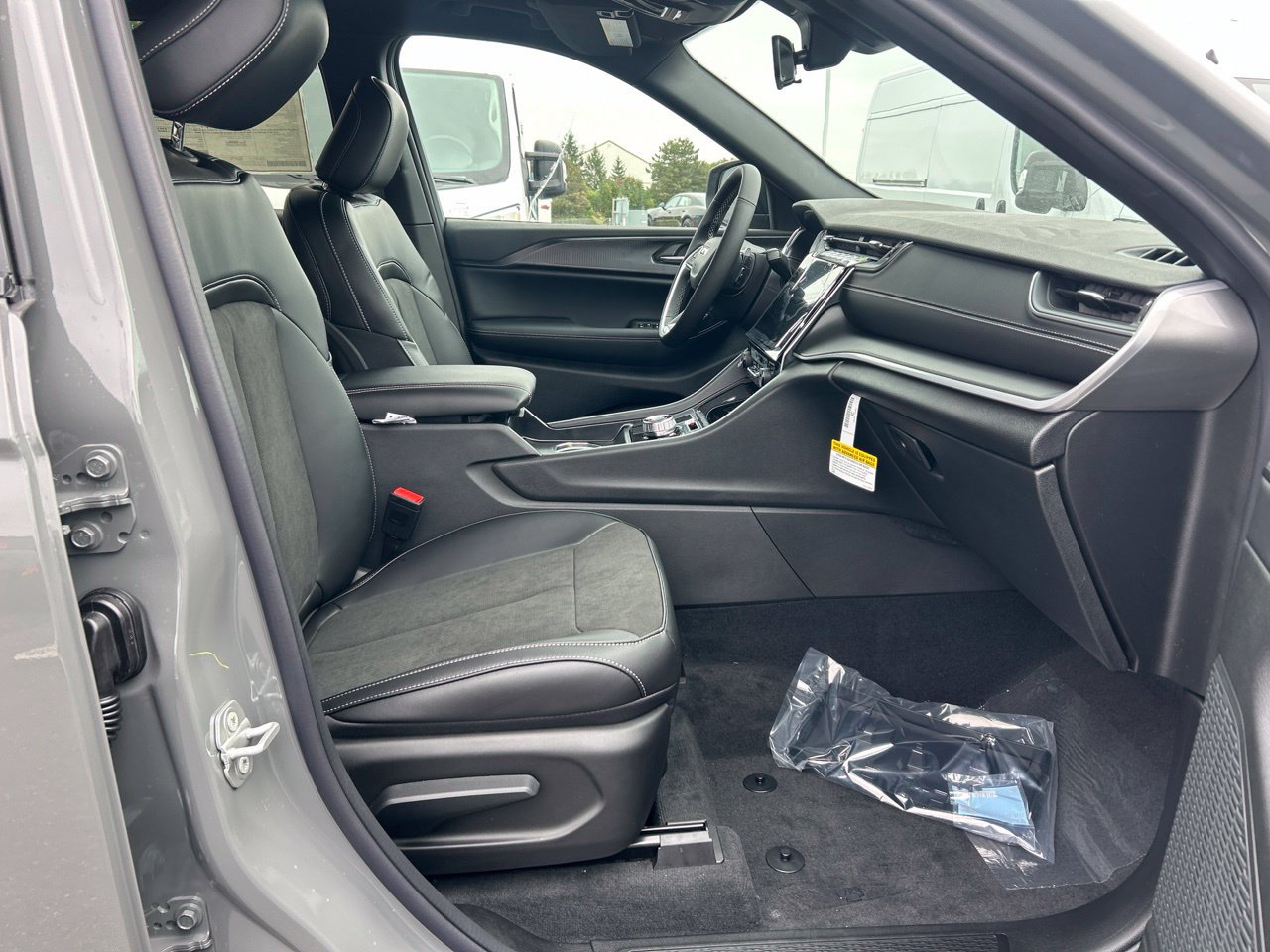 New 2027 Jeep Grand Cherokee Laredo X AWD/4WD image 14