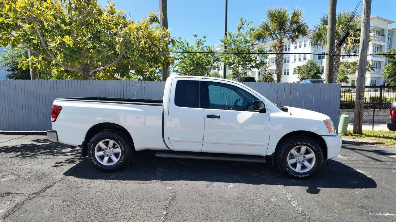 Used 2014 Nissan Titan SV w/ SV Value Truck Package RWD image 2