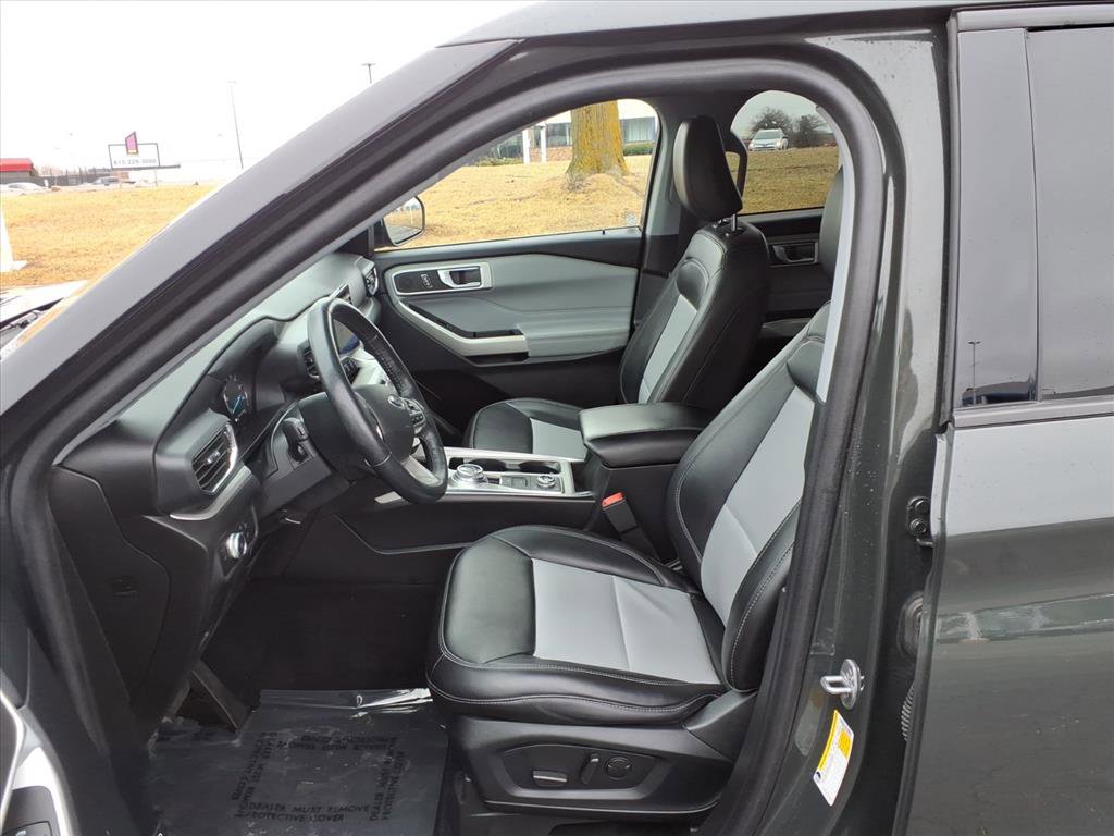 Used 2022 Ford Explorer XLT w/ Equipment Group 202A AWD/4WD image 25