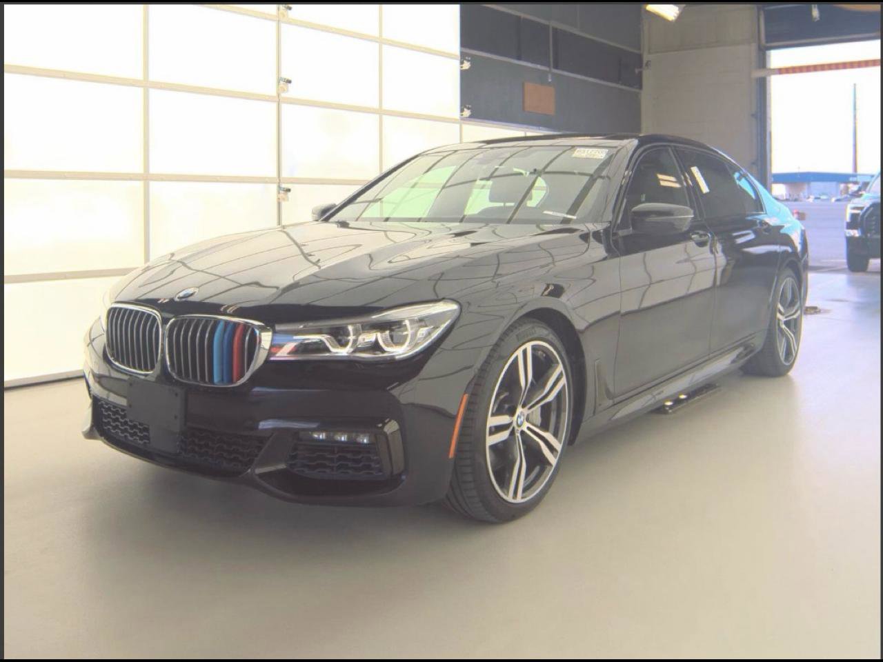 Used 2017 BMW 750i RWD image 1