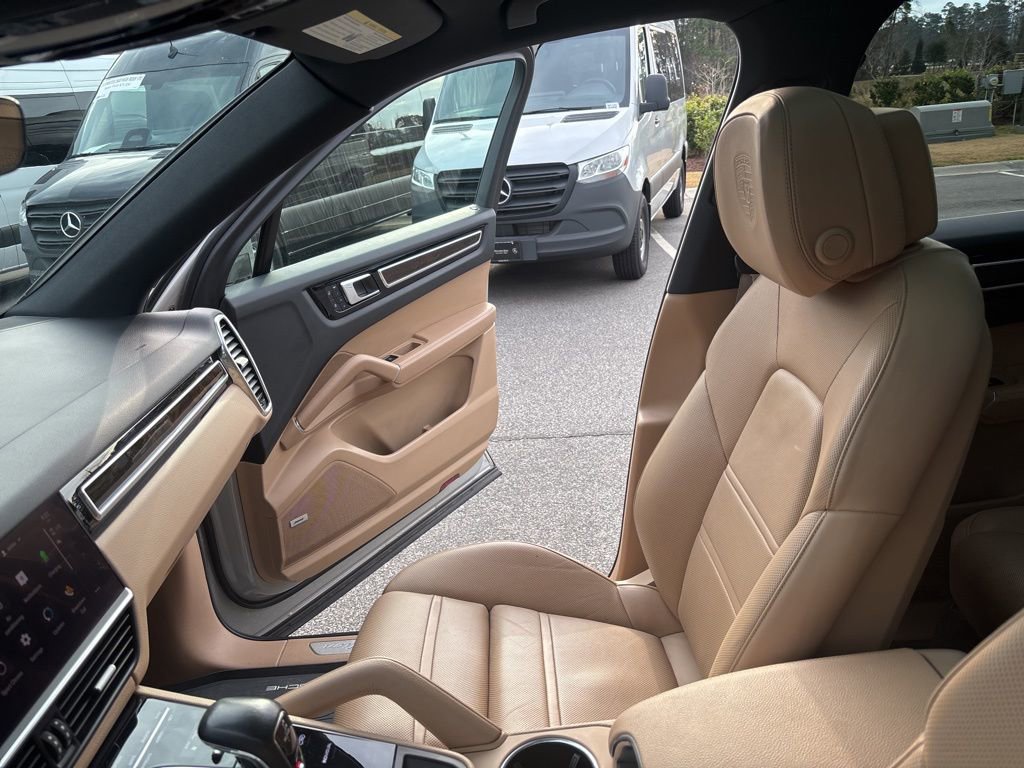 Used 2022 Porsche Cayenne Platinum Edition image 48