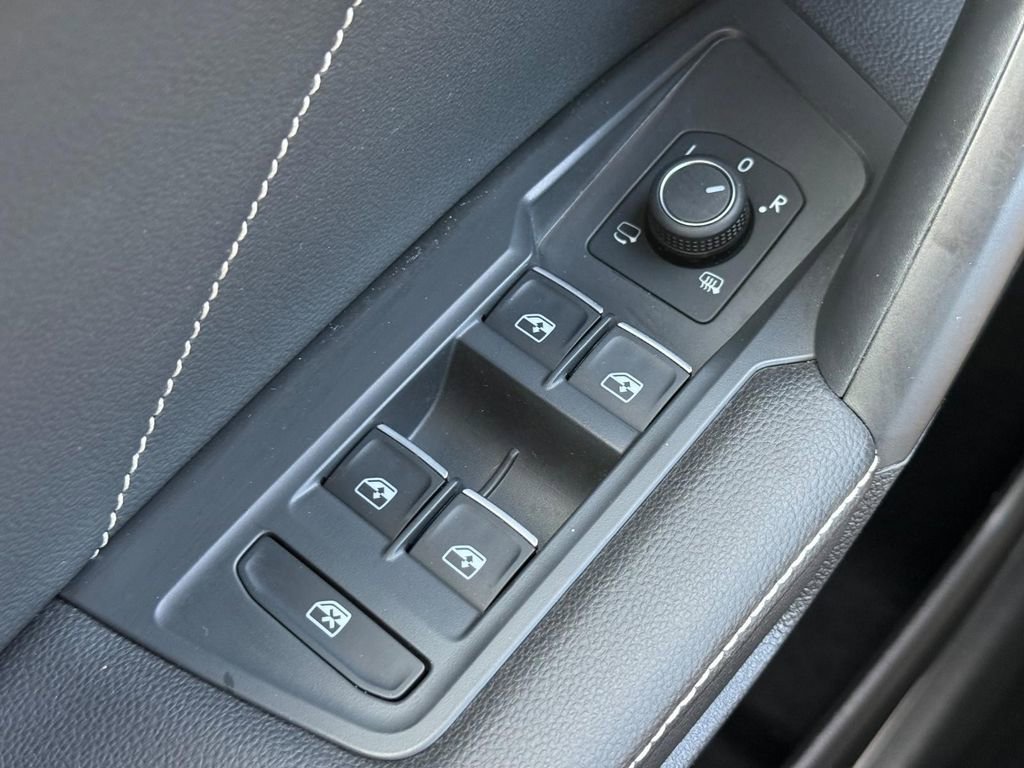 Certified 2022 Volkswagen Tiguan SEL R-Line image 21