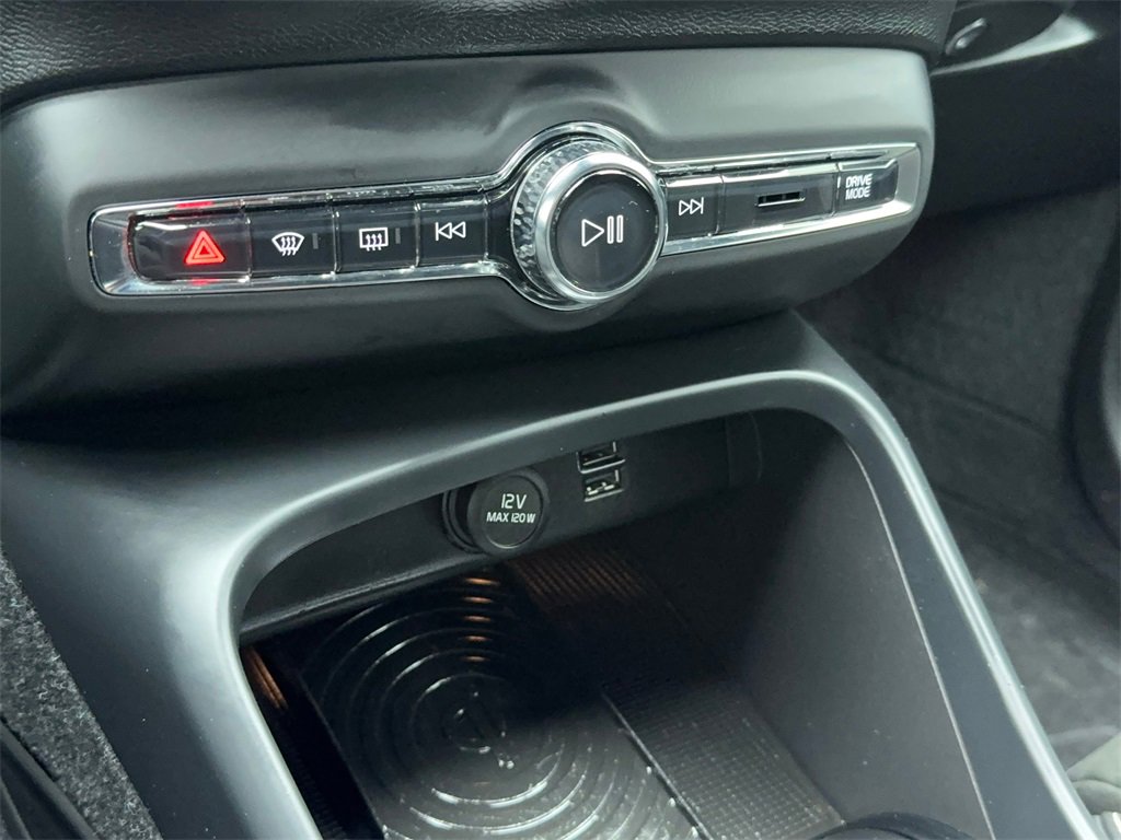 Used 2019 Volvo XC40 T5 R-Design image 30