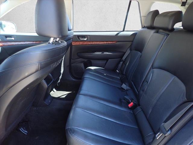 Used 2011 Subaru Outback 2.5i Limited AWD/4WD image 8
