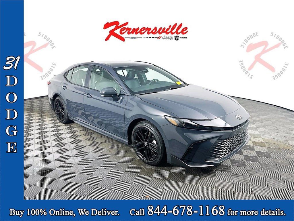 Used 2025 Toyota Camry SE image 1