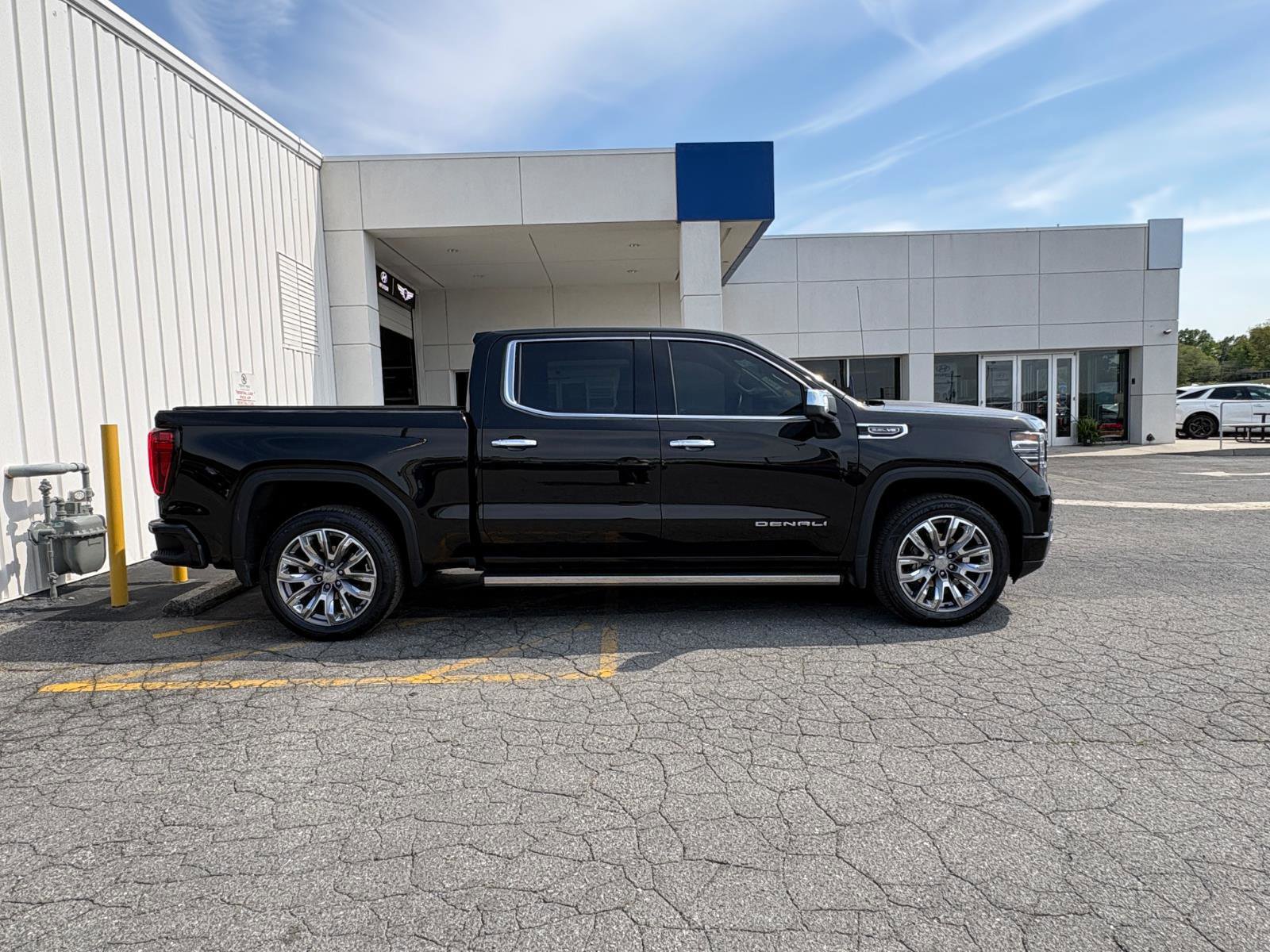Used 2022 GMC Sierra 1500 Denali w/ Denali Reserve Package image 5