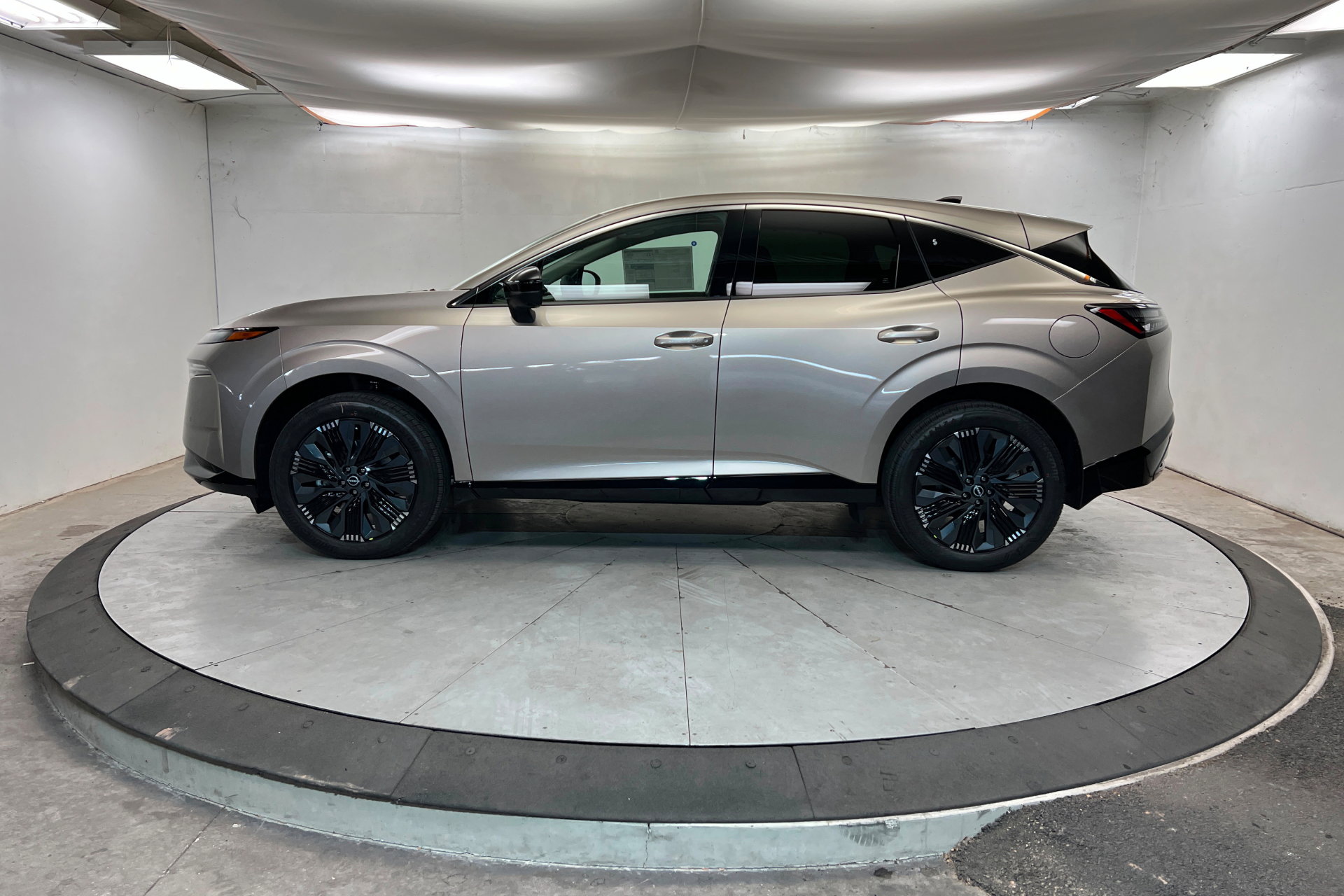 New 2026 Nissan Murano Platinum w/ Cargo Package AWD/4WD image 2