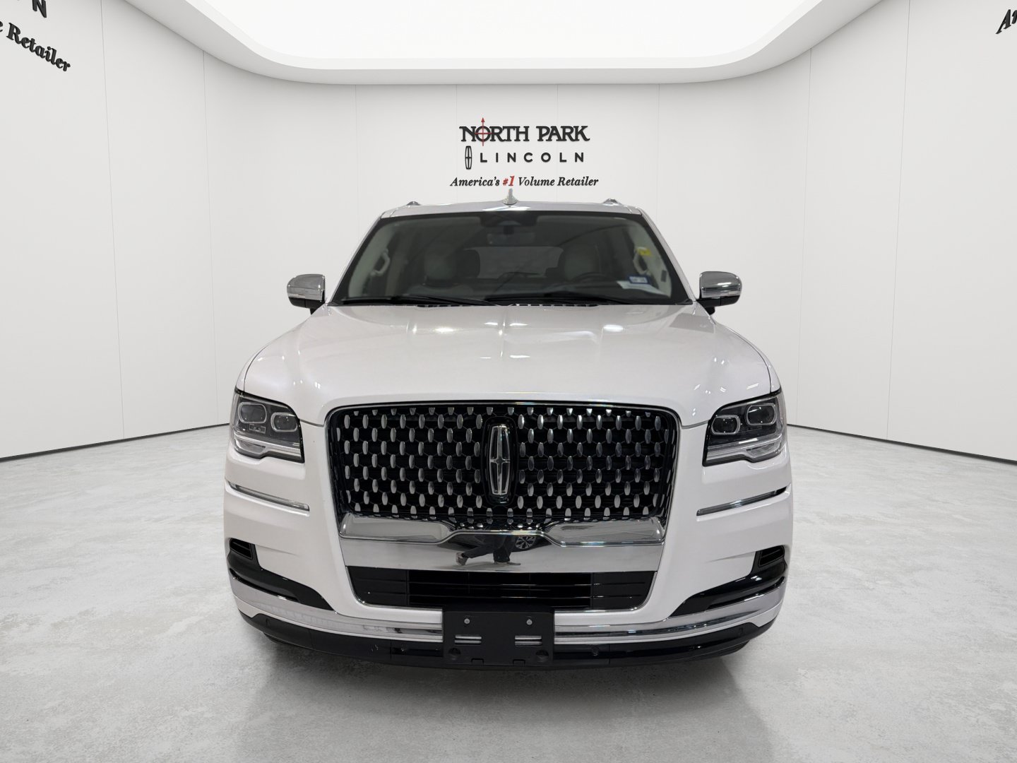 Used 2023 Lincoln Navigator L Black Label AWD/4WD image 8