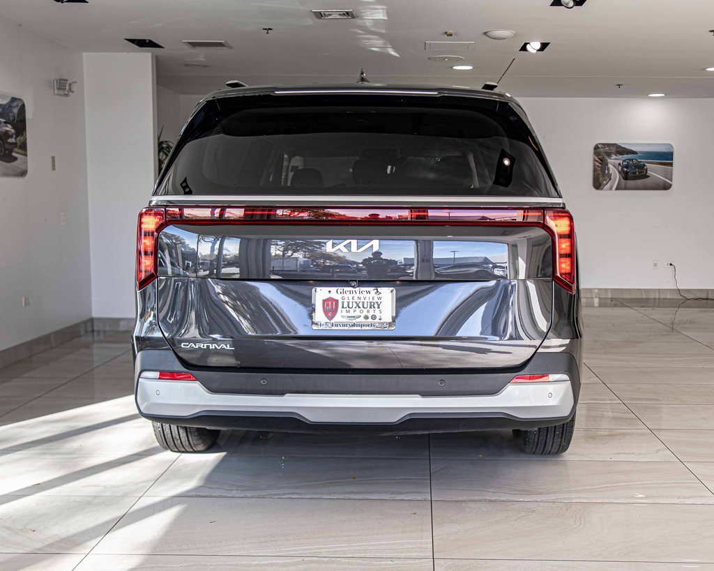 Used 2025 Kia Carnival EX image 13