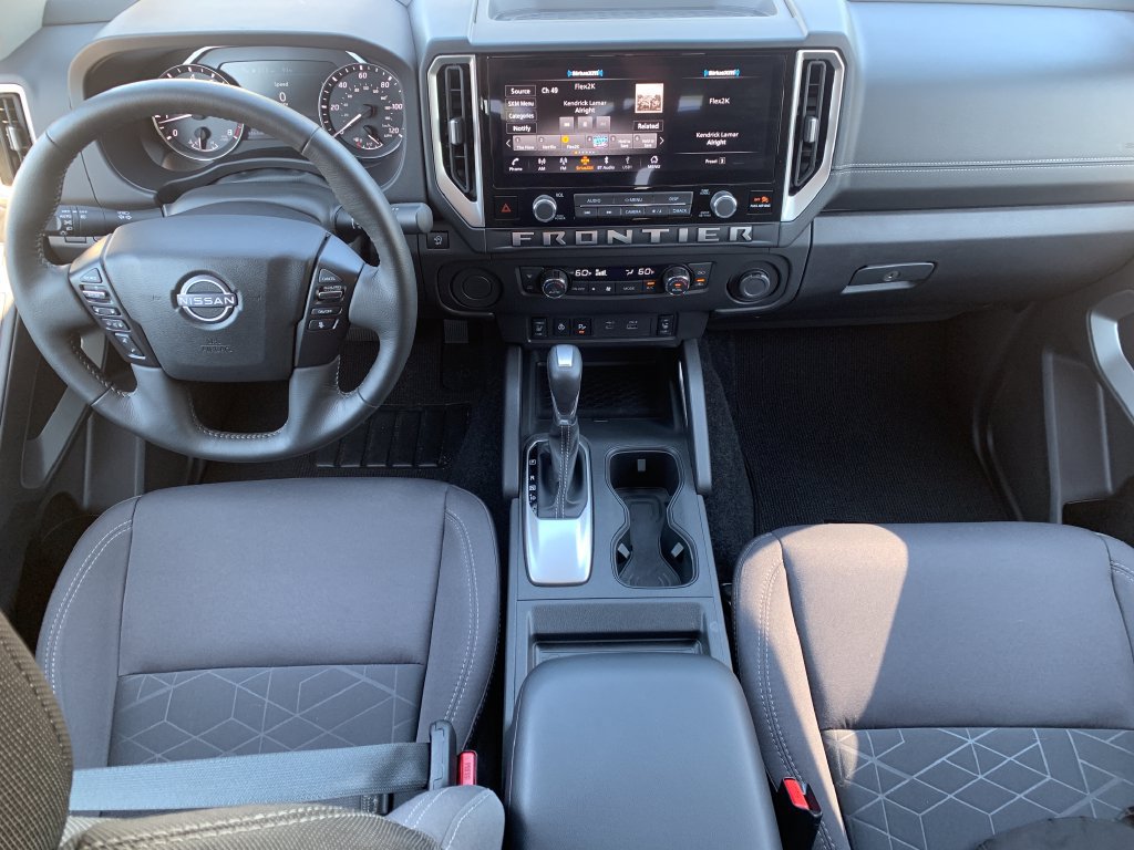 Used 2025 Nissan Frontier SV w/ SV Convenience Package RWD image 15