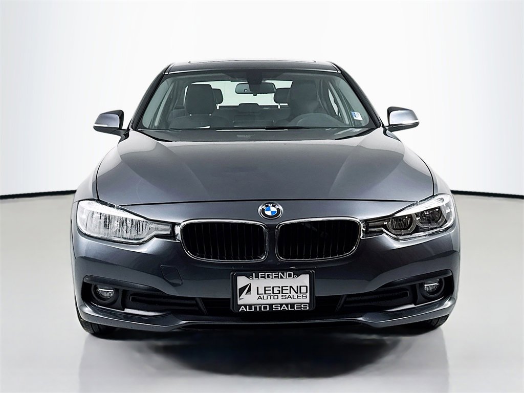 Used 2018 BMW 320i xDrive Sedan image 2