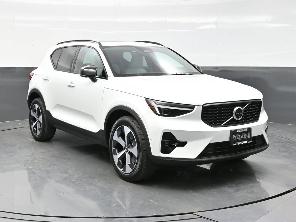 New 2026 Volvo XC40 B5 Plus w/ Protection Package Premier