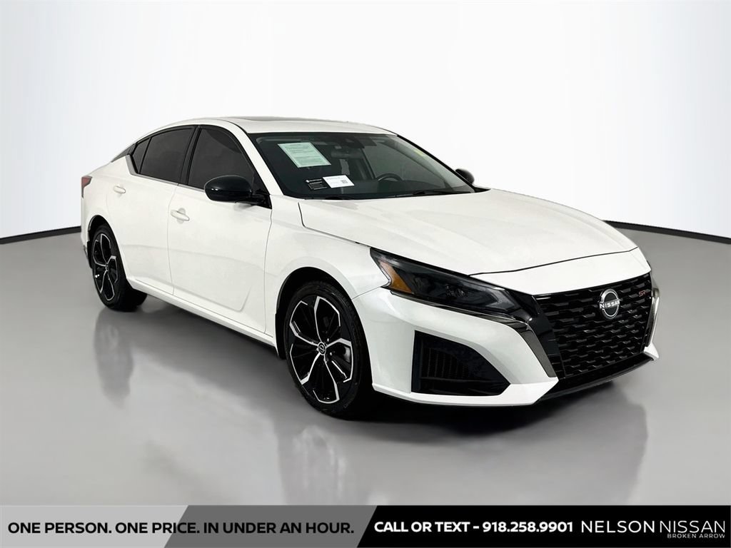 Certified 2024 Nissan Altima 2.5 SR w/ SR Premium Package AWD/4WD image 3