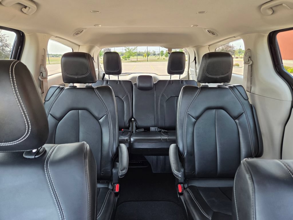 Used 2024 Chrysler Pacifica Touring-L FWD image 34