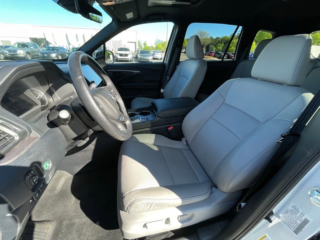 Certified 2025 Honda Passport EX-L image 26