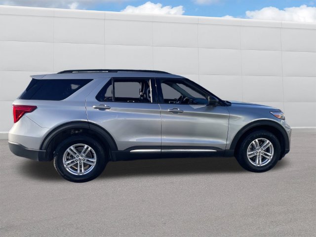 Used 2023 Ford Explorer XLT w/ Equipment Group 202A AWD/4WD image 12