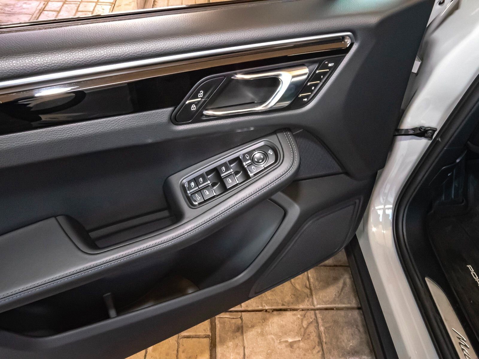 Used 2024 Porsche Macan S image 35