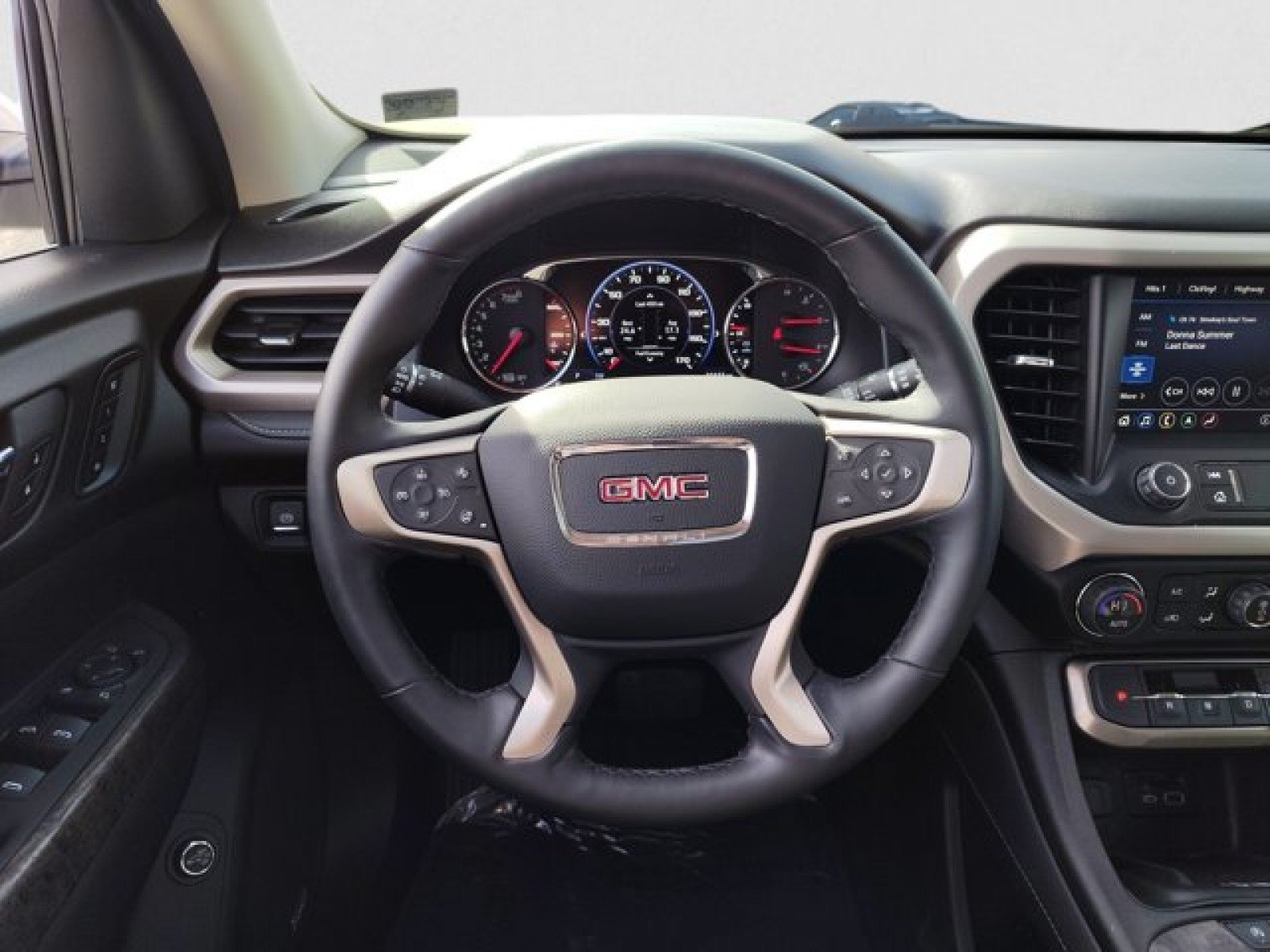 Used 2023 GMC Acadia Denali w/ Denali Ultimate Package AWD/4WD image 15