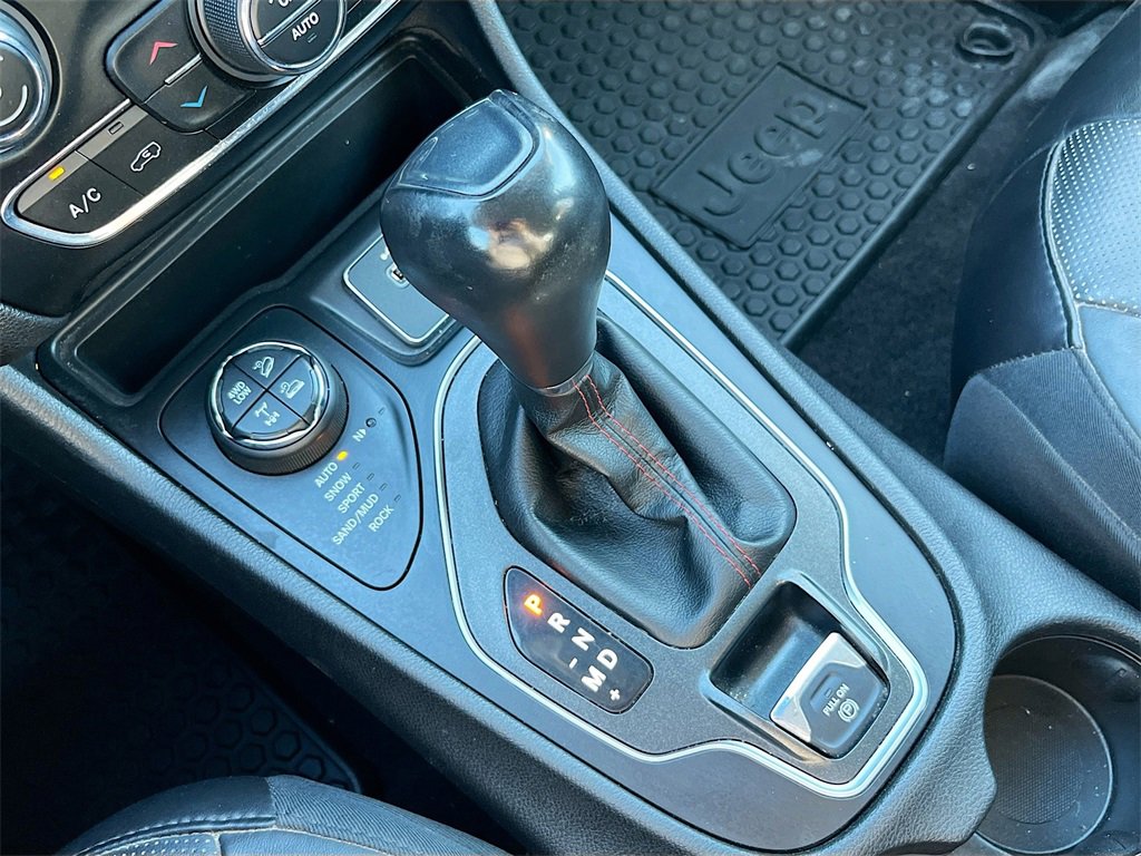 Used 2019 Jeep Cherokee Trailhawk image 17