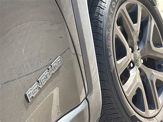 Used 2019 Jeep Renegade Altitude w/ Quick Order Package 2XM image 17